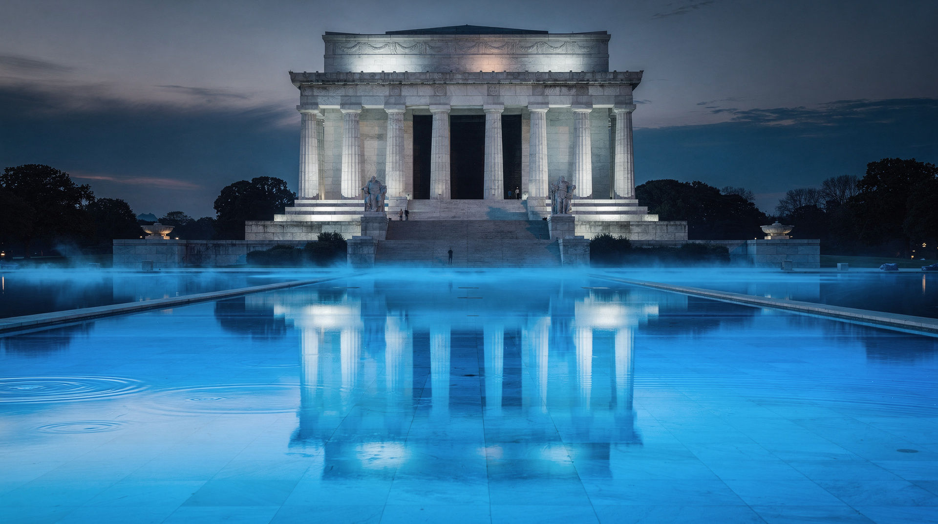 Trump had the Lincoln Memorial Reflecting Pool painted "American flag blue." It cost millions. Martin Luther King once stood there. He had a different vision. A Swiss observation.